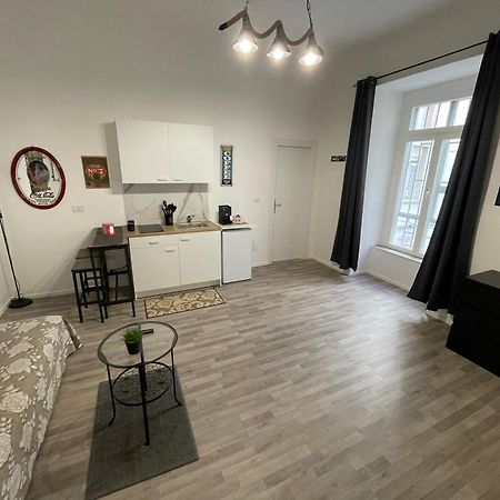 Plan B Apartment Наполи Екстериор снимка