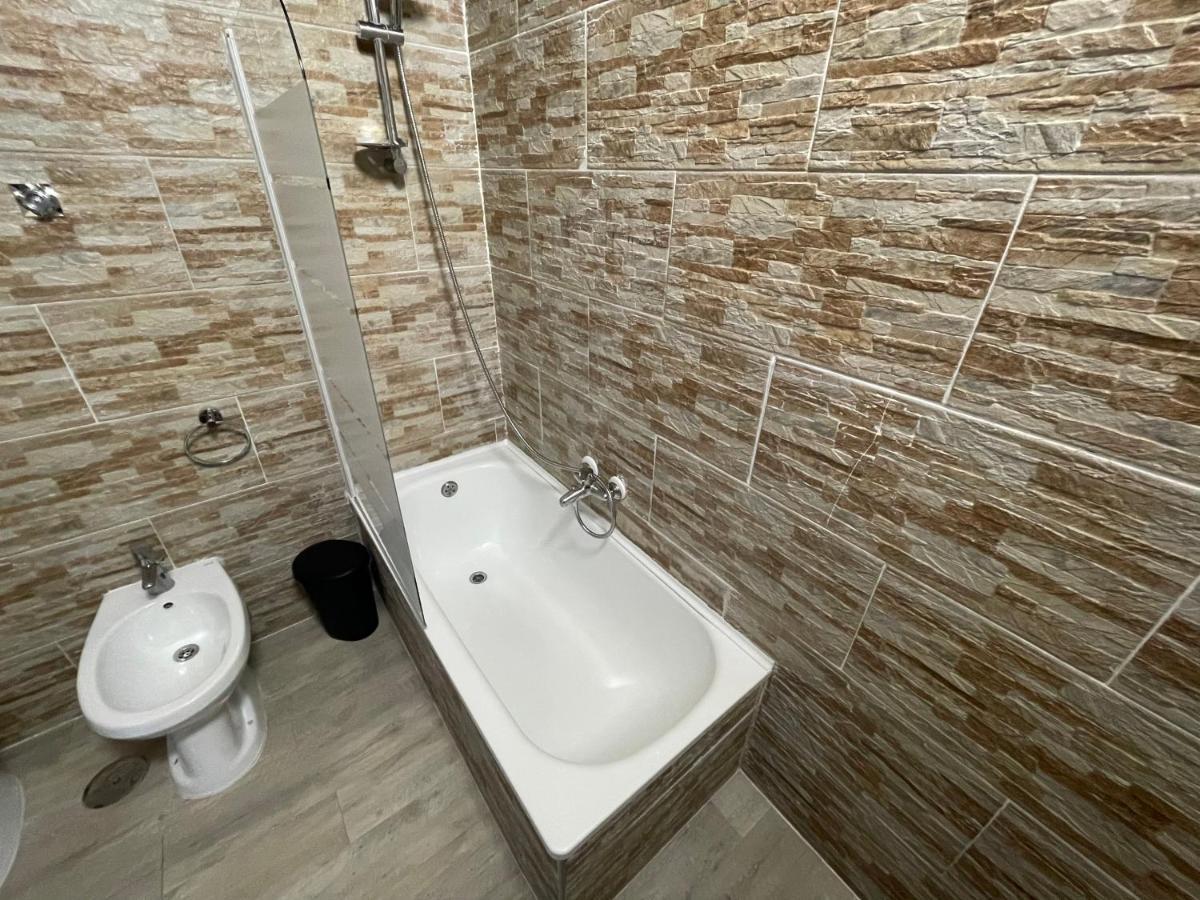 Plan B Apartment Наполи Екстериор снимка