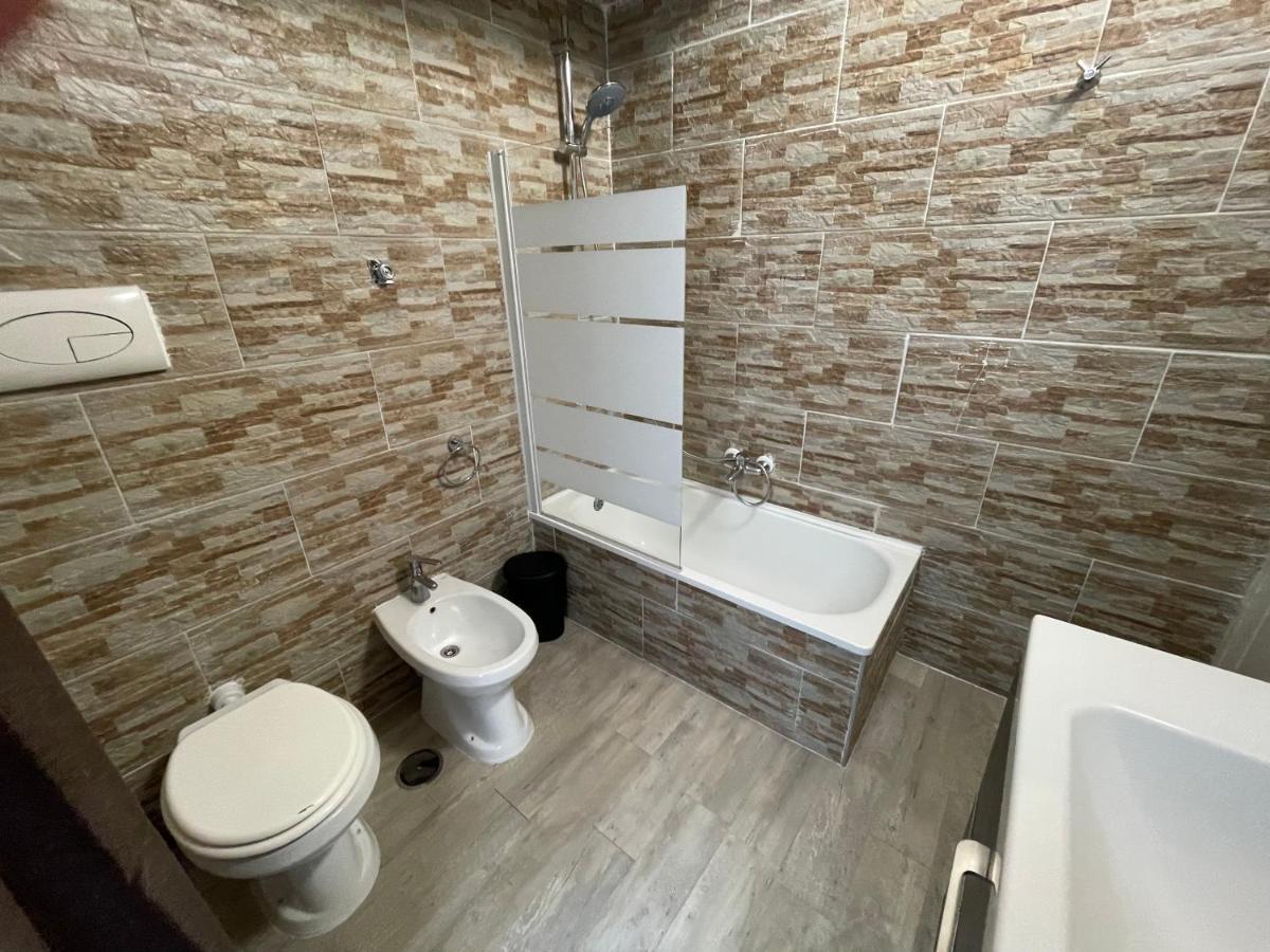 Plan B Apartment Наполи Екстериор снимка